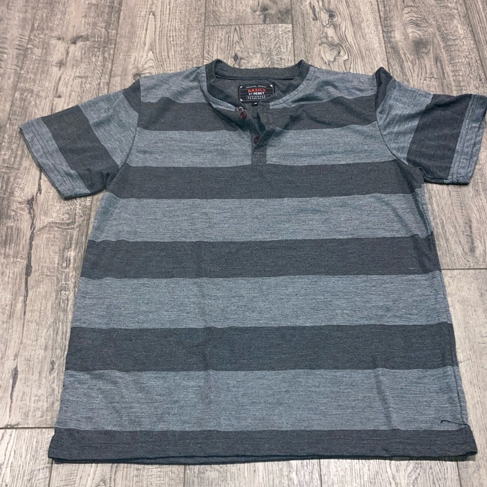 Men short sleeve Henley shirt size medium